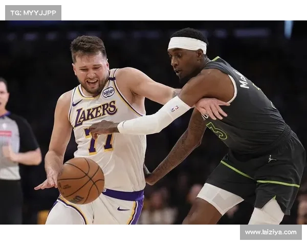 湖人队展示硬朗防守，压制对方进攻