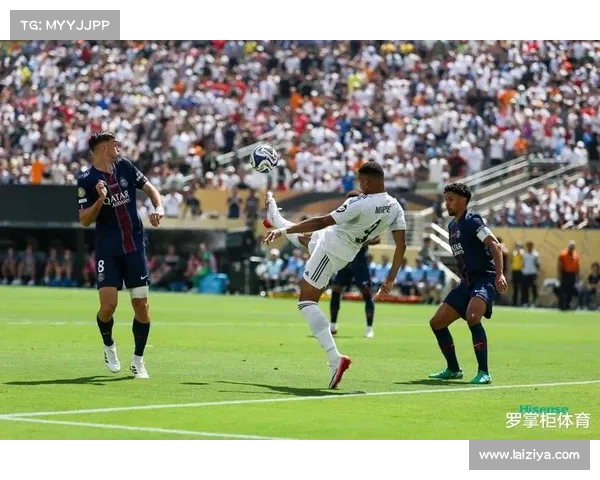 皇马再度展现强大实力,轻松拿下三分 皇马再度展现强大实力,轻松拿下三分