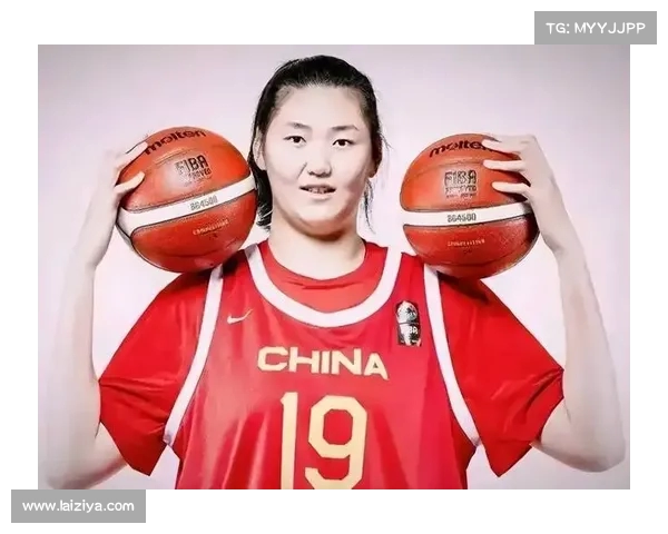 略显焦急！张子宇替补席表情背后的故事分析(张子宇集锦)